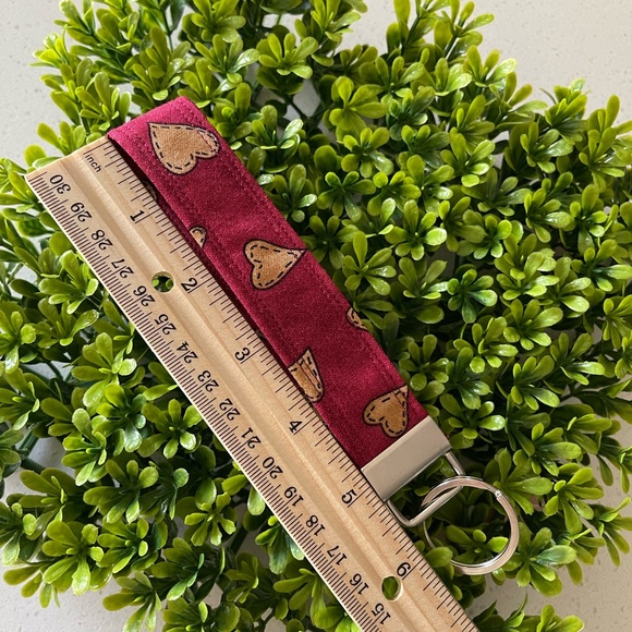 Set of 3 keychains. - Picture 3 of 5